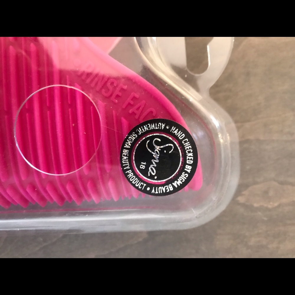 Sigma brush cleaning mat